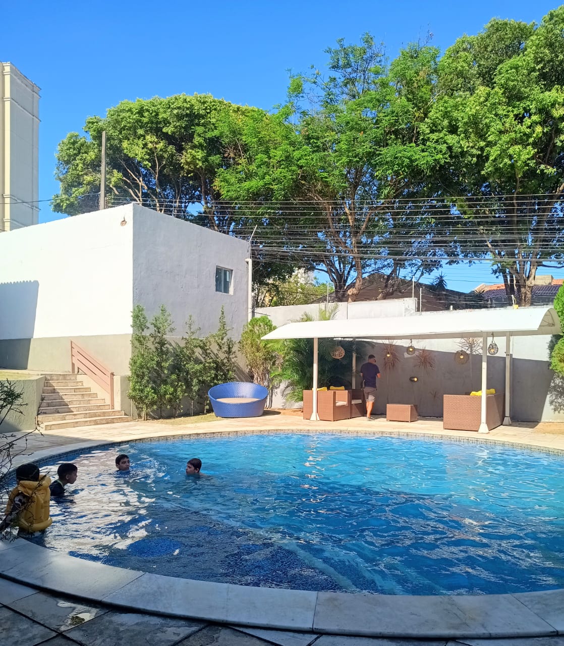 Área externa com piscina